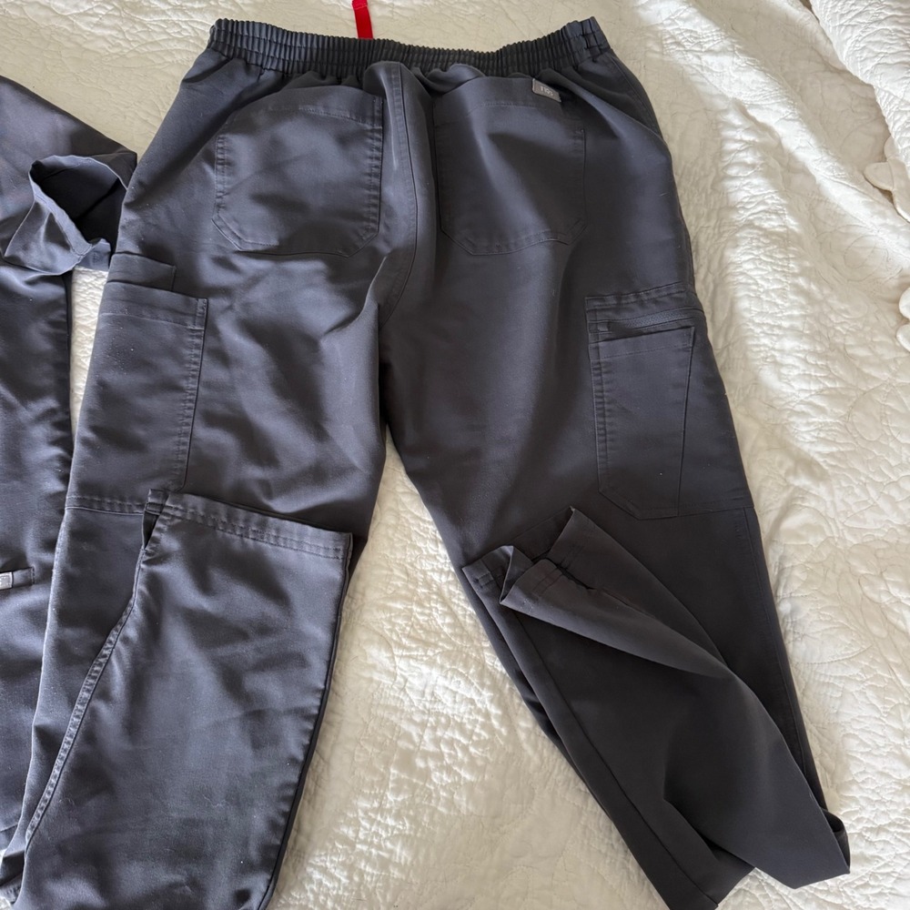 FIGS Graphite Scrub Set Women's Small Catarina Top & Yola Pants Technical S/T - Picture 5 of 11